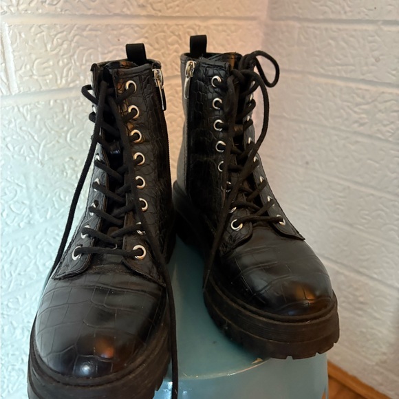 Black Crocodile-Embossed Lace-Up Boots - Picture 1 of 4
